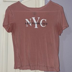 H&M tee-shirt. new york logo. baby pink.